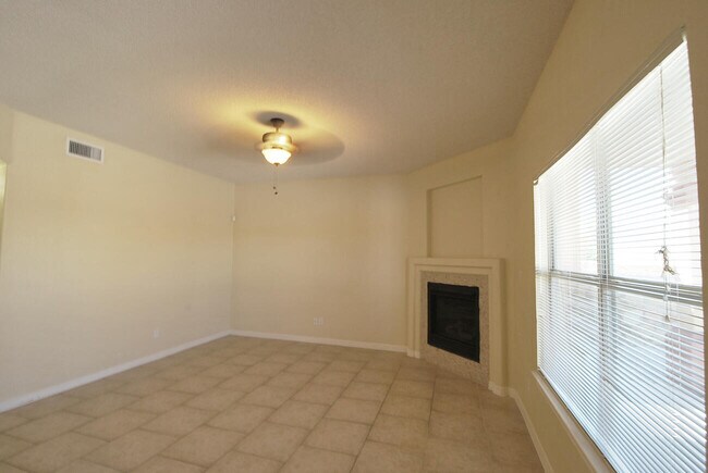 Building Photo - 5513 Ignacio Frias Dr