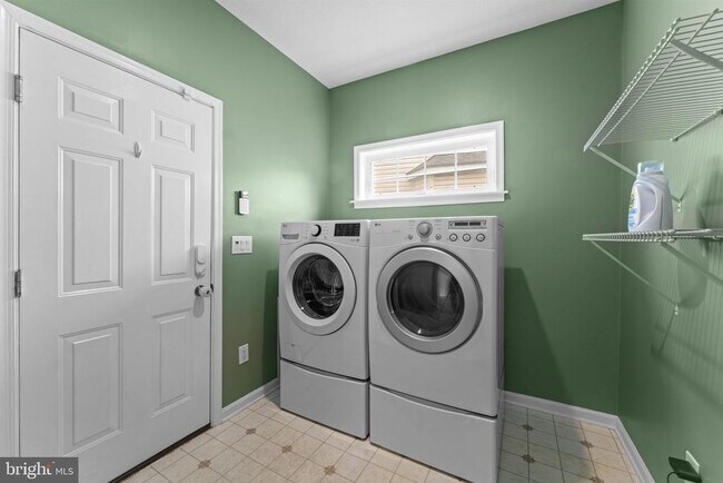 Building Photo - 10 Everglades Ln
