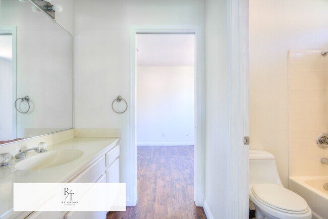 Building Photo - Beautiful 3 Bed / 2.5 Bath Home in the Corona-Norco Unified School District