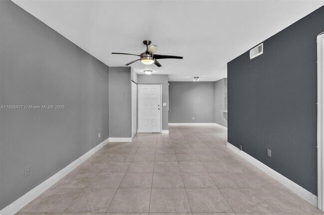 Building Photo - 2880 N Oakland Forest Dr