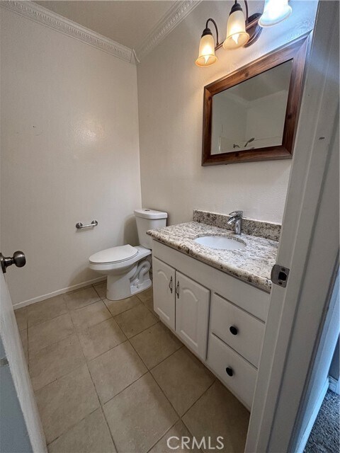 Building Photo - 2521 W Sunflower Ave