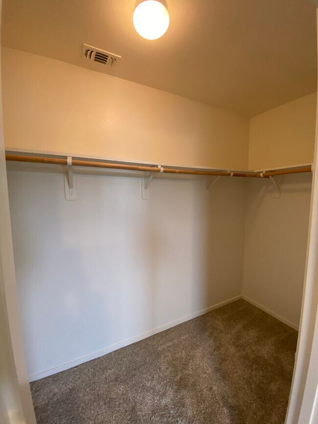 Building Photo - Spacious Two Story Home in SW Visalia comi...