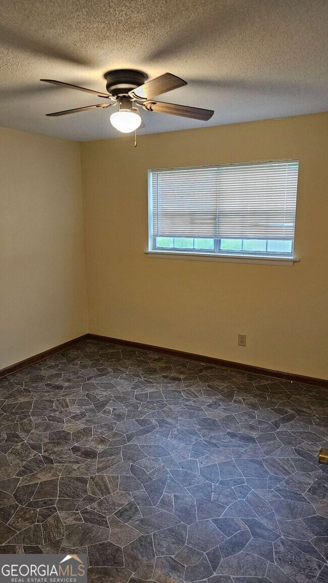 Building Photo - 412 Vienna Cir