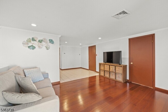 Building Photo - 376 Mt Vernon St