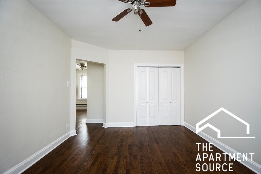 Building Photo - 3841 N Greenview Ave