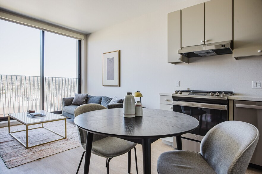 Building Photo - 200 Mesnager St