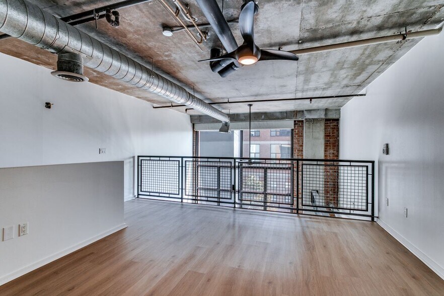Building Photo - 3110 Thomas Ave
