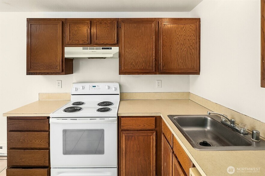 Kitchen - 905 18th St NE