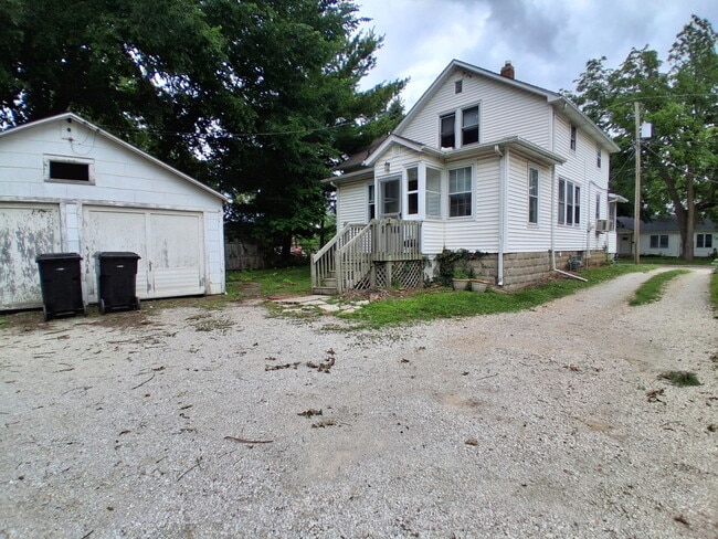 Building Photo - 205 E Phoenix Ave
