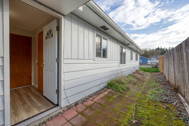 Building Photo - 503 N 5th Ave SW