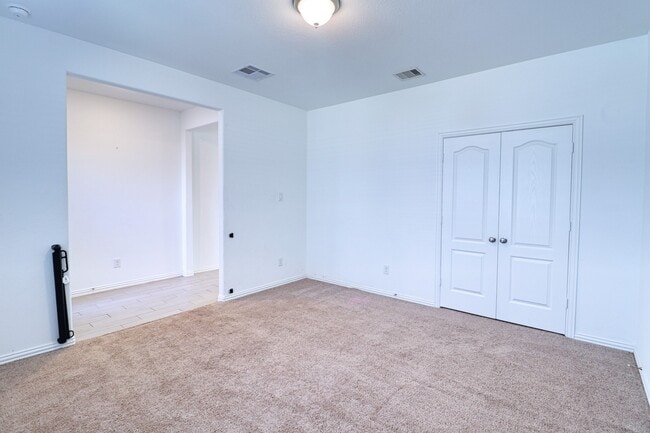 Building Photo - 8106 Royal Palm Ct