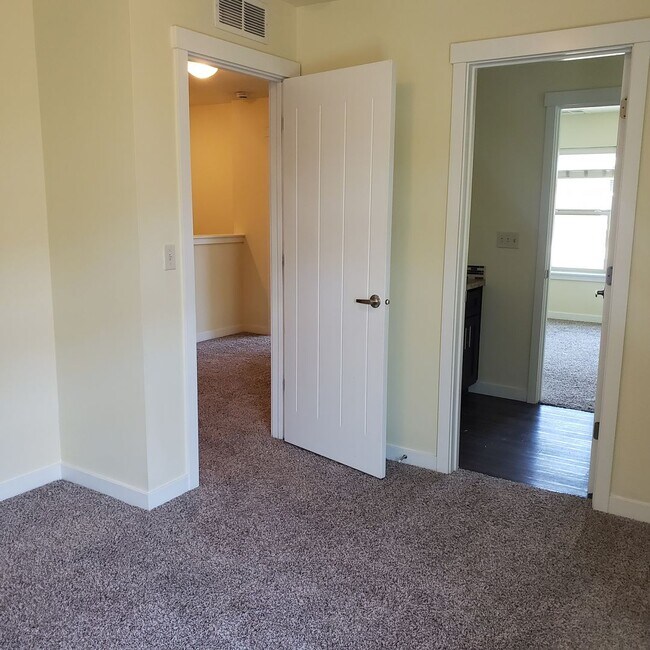 Building Photo - SAW1530A