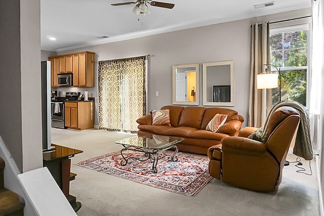 Building Photo - 1519 Thoroughbred Blvd