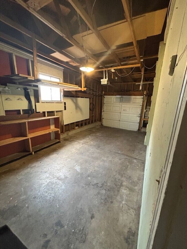 Building Photo - 4 Bedroom 2 Bath Single Family Home In South Cheyenne