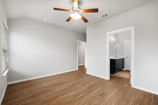 Building Photo - 13024 Tinker St