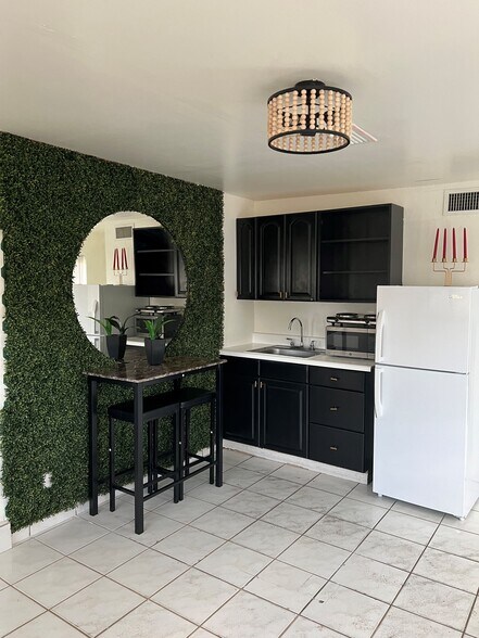 Building Photo - 6455 SW 33rd St