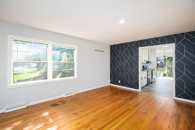 Building Photo - Move in Special!! Beautiful 3BR/2BA w/ Garage & Fenced Yard