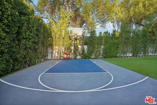 Building Photo - 5124 Calvin Ave