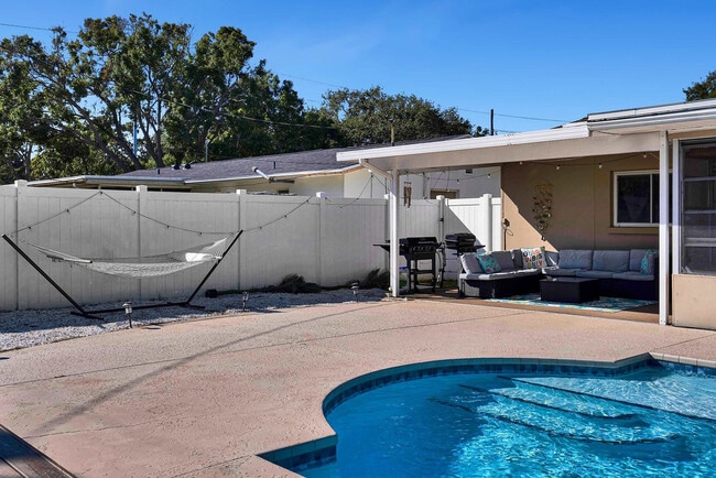 Building Photo - 897 Imperial Dr