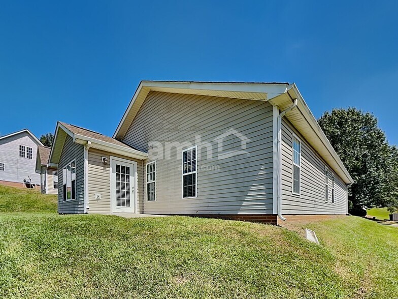 Building Photo - 130 Exeter Ct