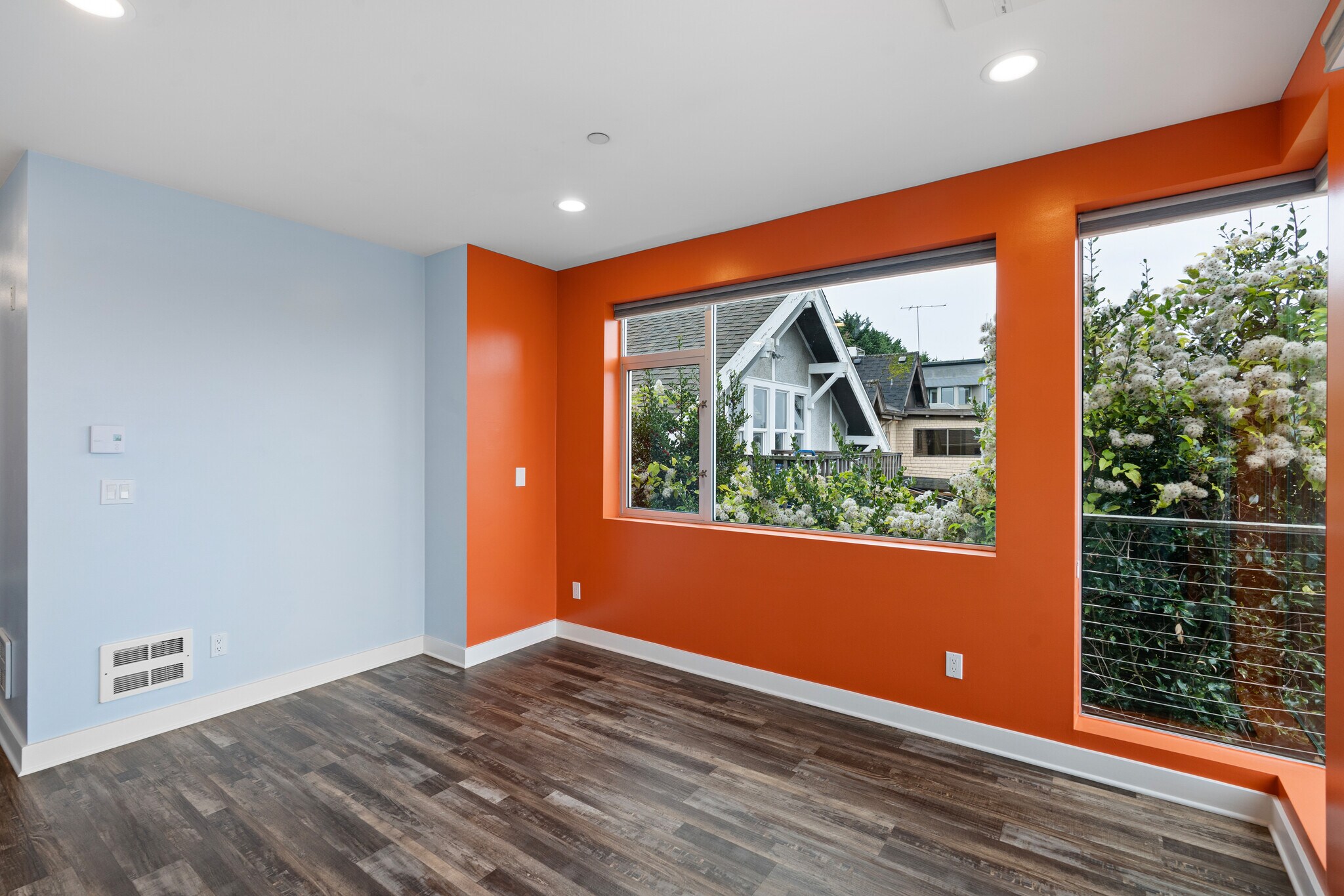 Main Rm - 2731 Boylston Ave E