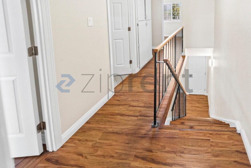 Building Photo - Unit 1
