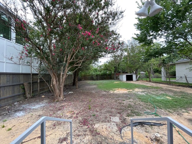 Building Photo - COMING SOON 3 BEDROOM 1 BATH HOME IN TCU AREA