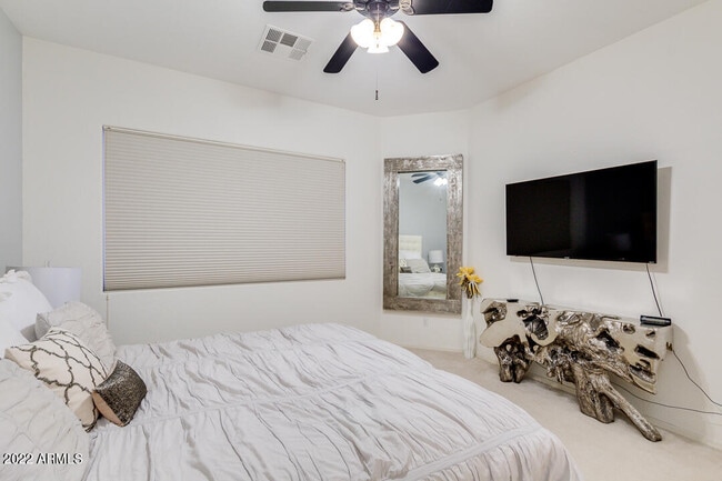 Building Photo - 2037 W Periwinkle Way