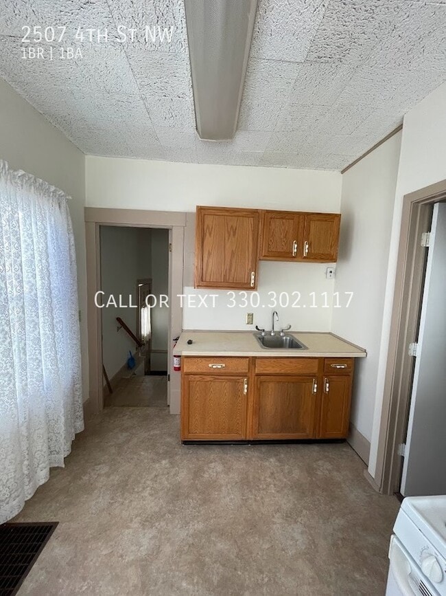 Building Photo - One bedroom one bathroom home for rent