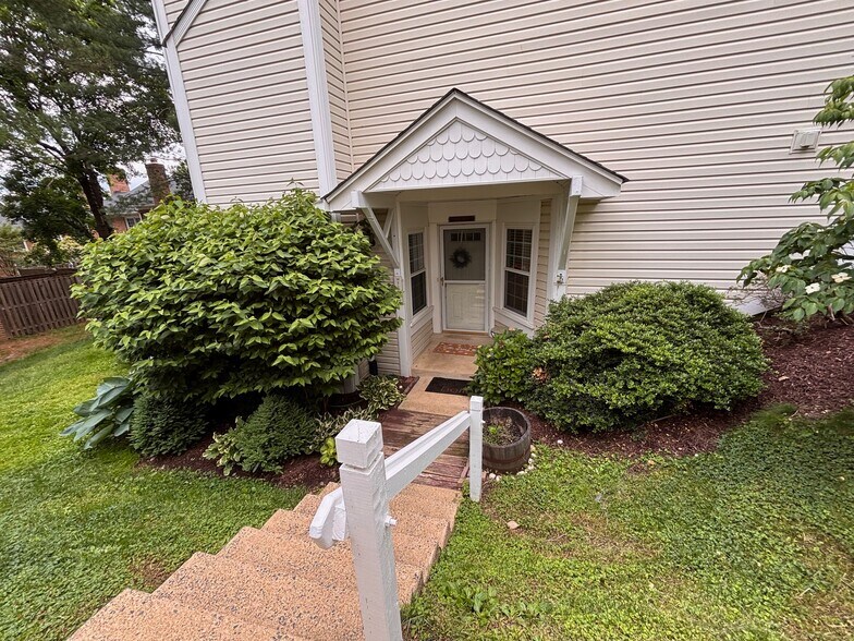 Building Photo - 2919 S Woodley St