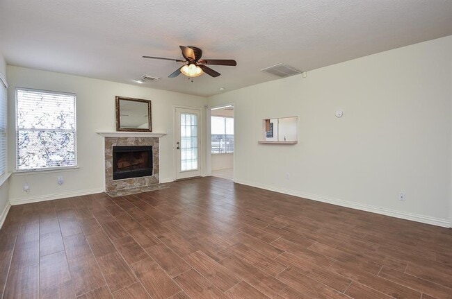 Building Photo - 4026 Almond Lake Dr