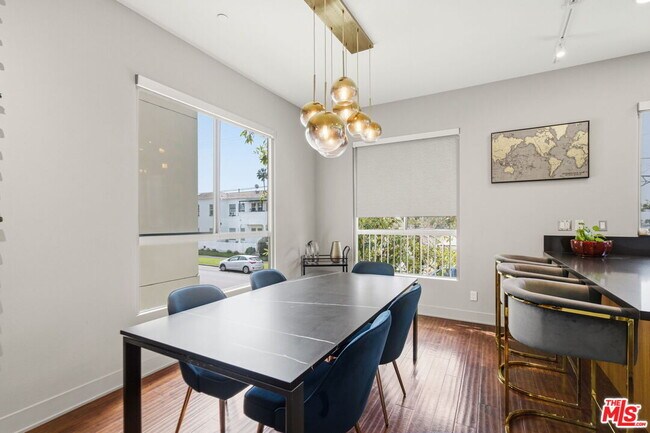 Building Photo - 5911 Saturn St