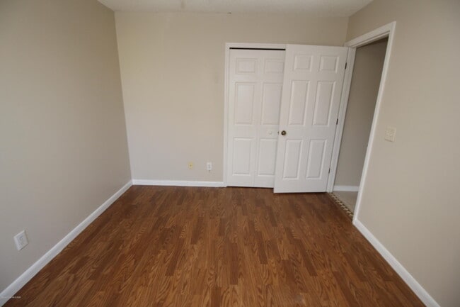 Building Photo - 737 Kempten St NW