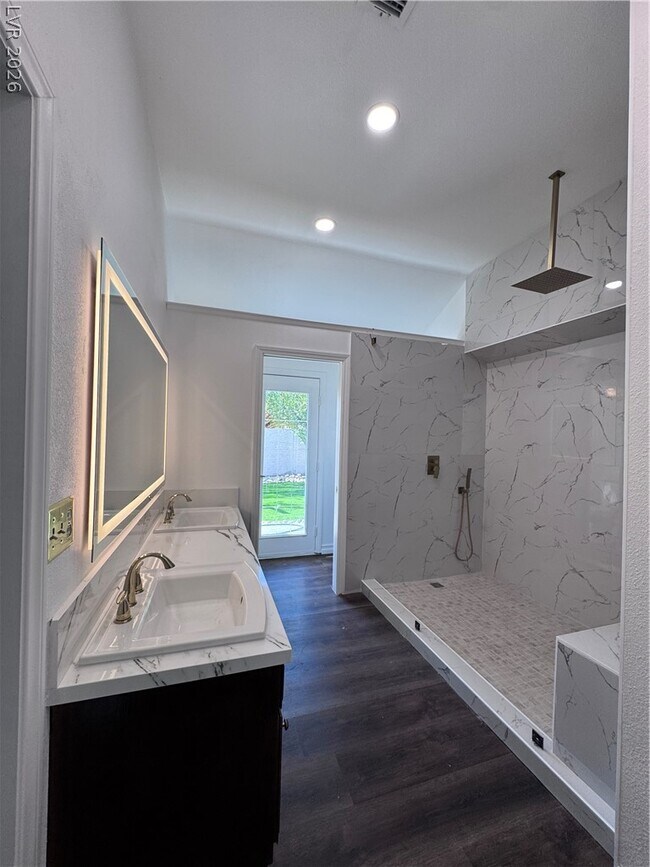 Building Photo - 9713 Cascade Falls Ave