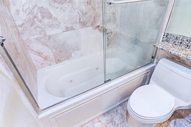 Building Photo - 2900 NE 30th St