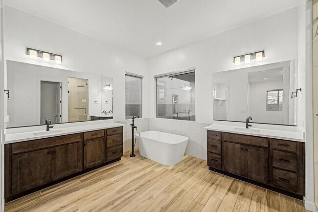 Building Photo - 1277 E Tonto Dr