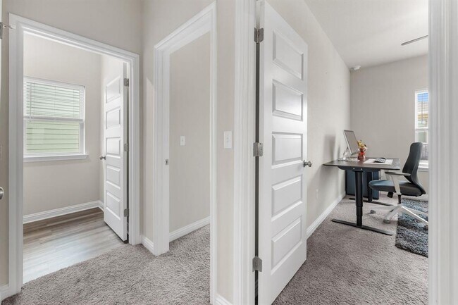 Building Photo - 8109 Mandela Bend