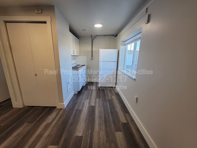 Building Photo - 124 W Shoshone St