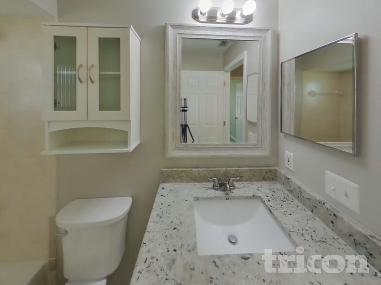 Building Photo - 12285 Villa Rd