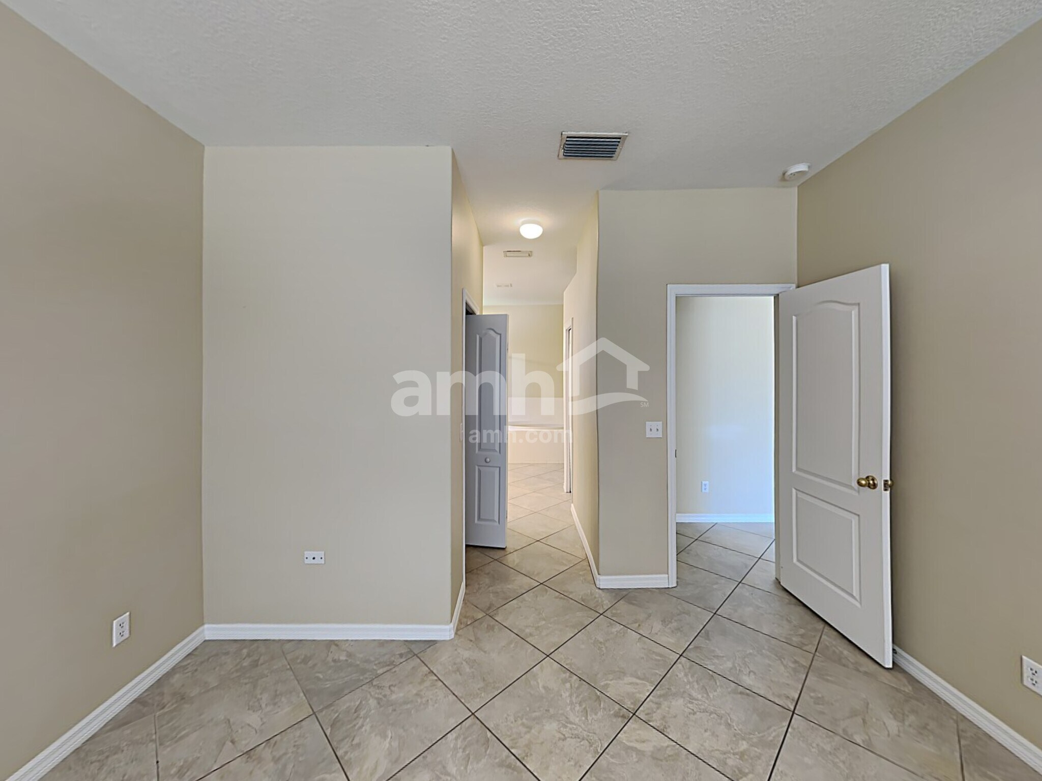 Building Photo - 3106 43rd Ave E