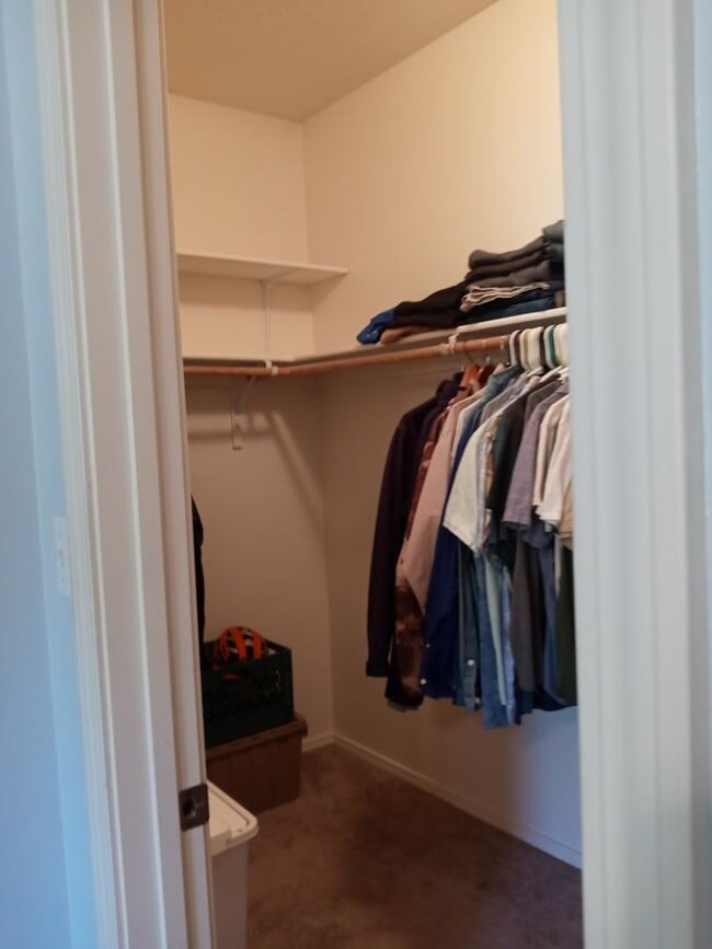 Building Photo - GREAT AREA!