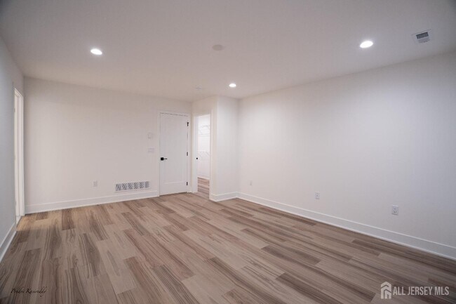 Building Photo - 85 Mustang Dr