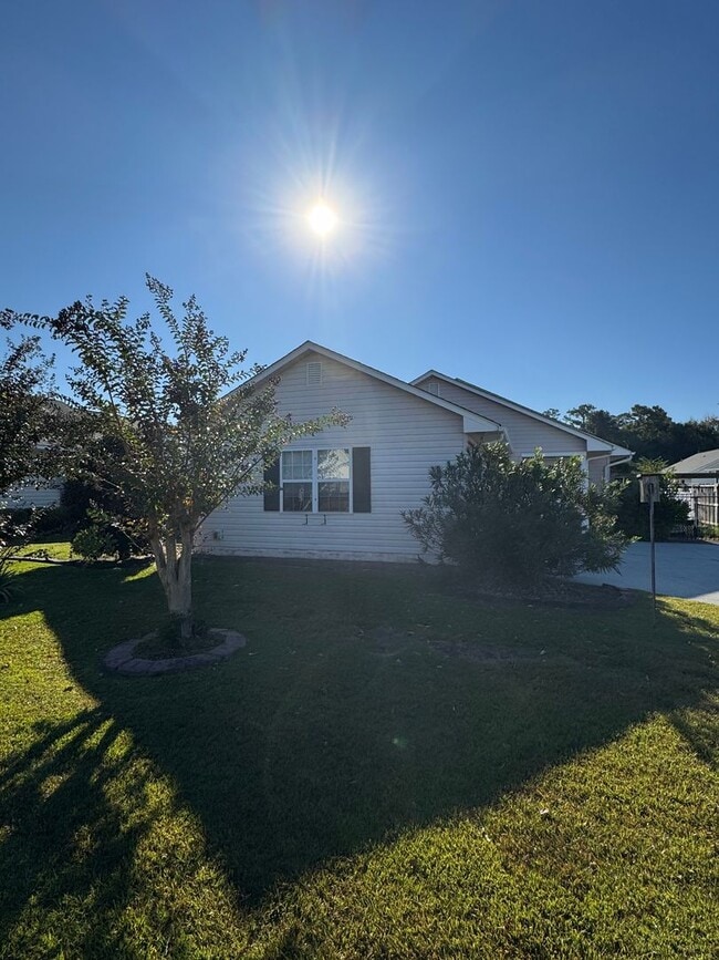 Building Photo - Not to be Missed on Heritage Square!