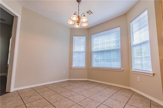 Building Photo - 3903 SW Cherry Rd