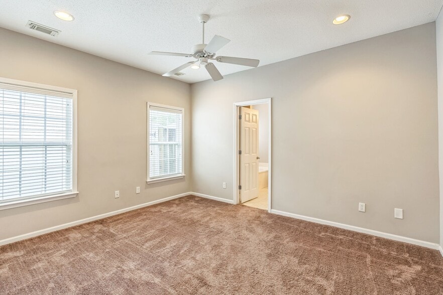 Building Photo - 2209 44th Ave