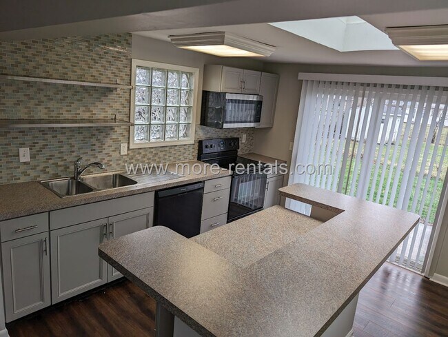 Building Photo - Remodeled house in Reynoldsburg (Groveport Schools)