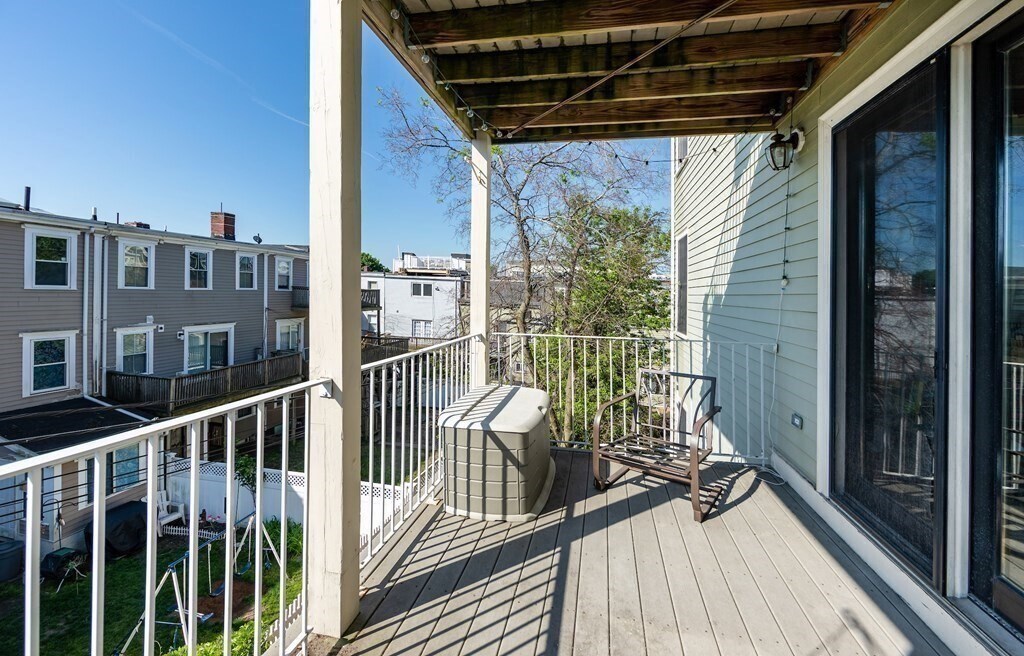 Building Photo - 354 Dorchester St