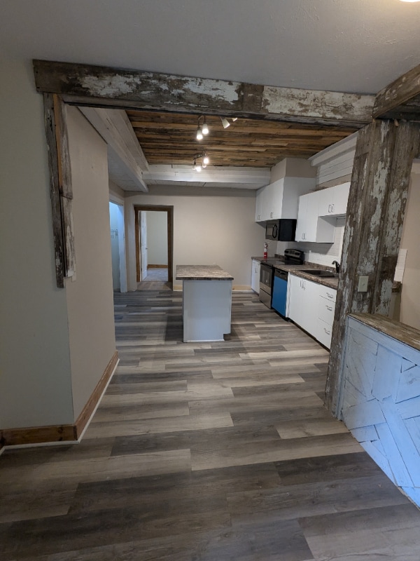 Building Photo - 104 N Rural St