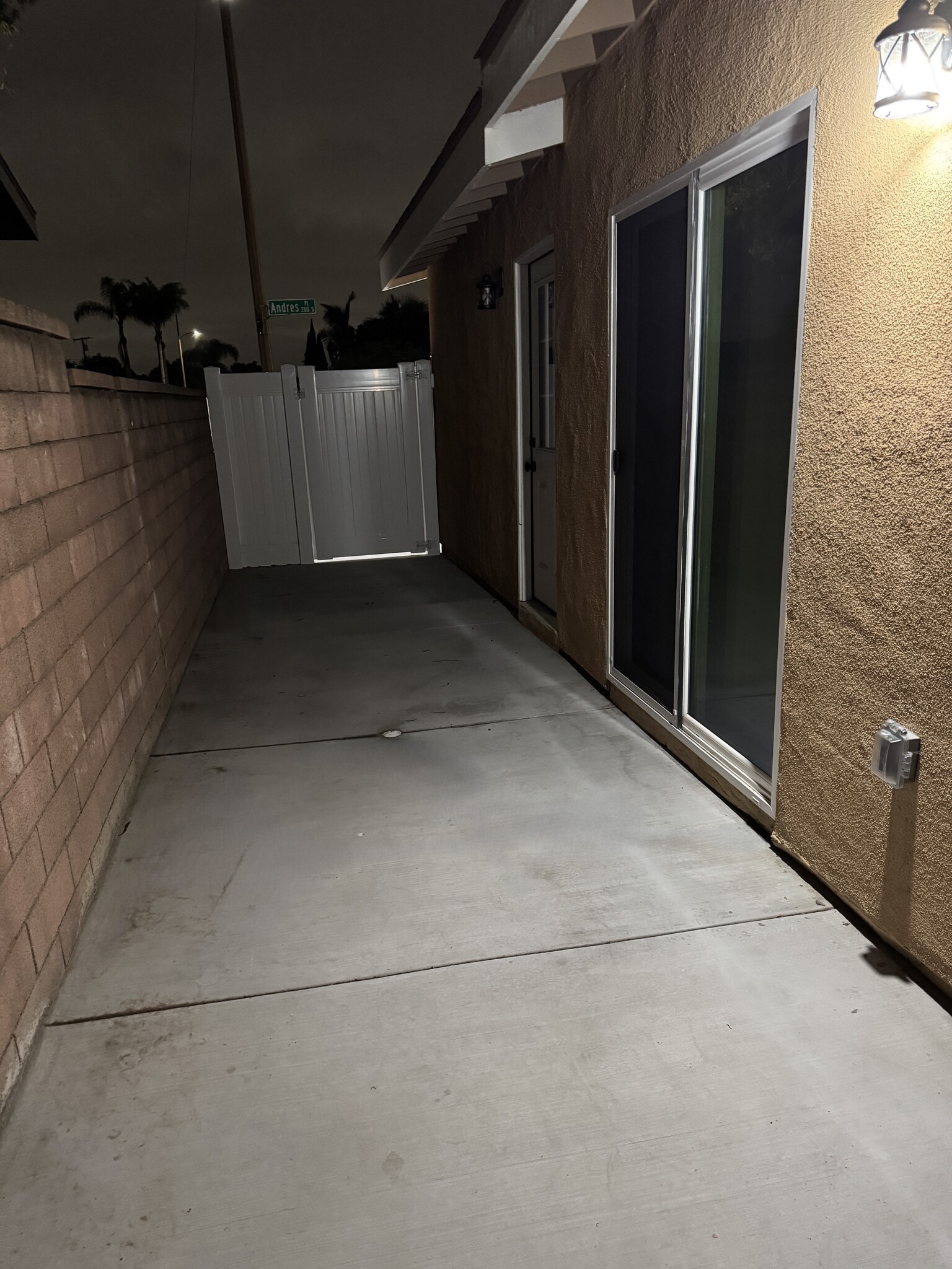 Building Photo - 4618 W Roy Cir