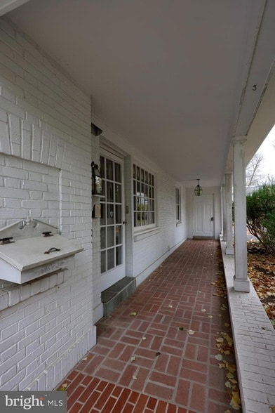 Building Photo - 226 E Caracas Ave